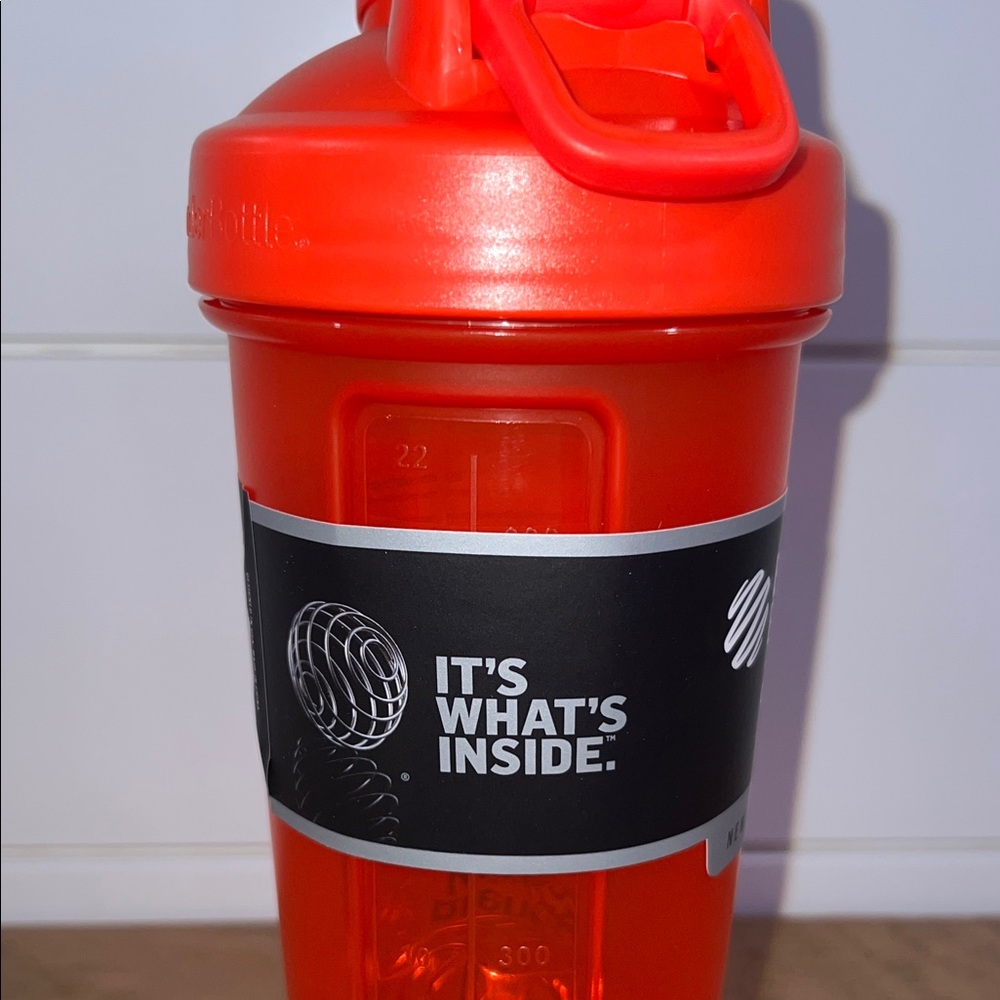 Blender Bottle Classic Shaker Cup - Picture 4 of 10